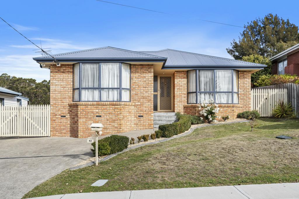 42 Ashbourne Gr, West Moonah, TAS 7009