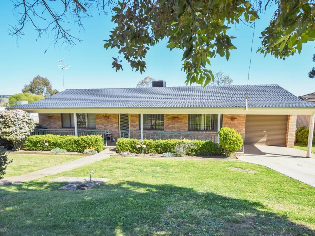 11 Milong St, Young, NSW 2594