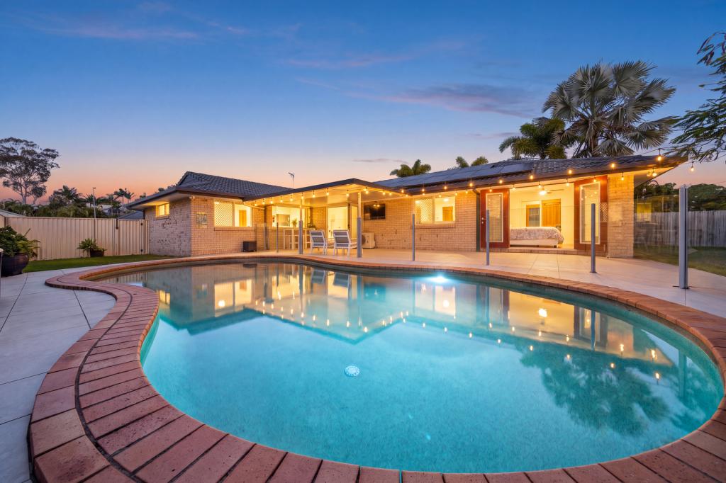 7 BEACONSFIELD DR, BURLEIGH WATERS, QLD 4220