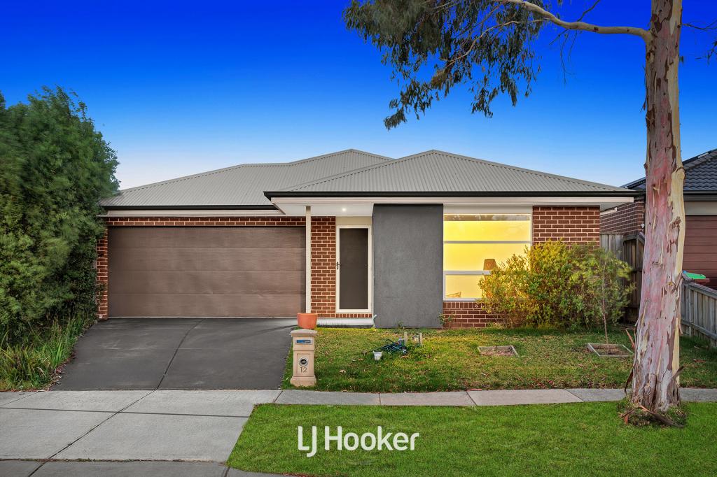 12 Brocker St, Clyde North, VIC 3978