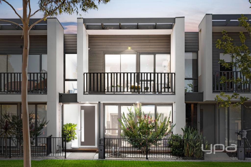 10 MOSHOLU WAY, POINT COOK, VIC 3030
