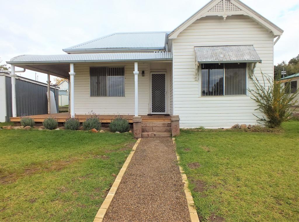 18 Currawong St, Young, NSW 2594