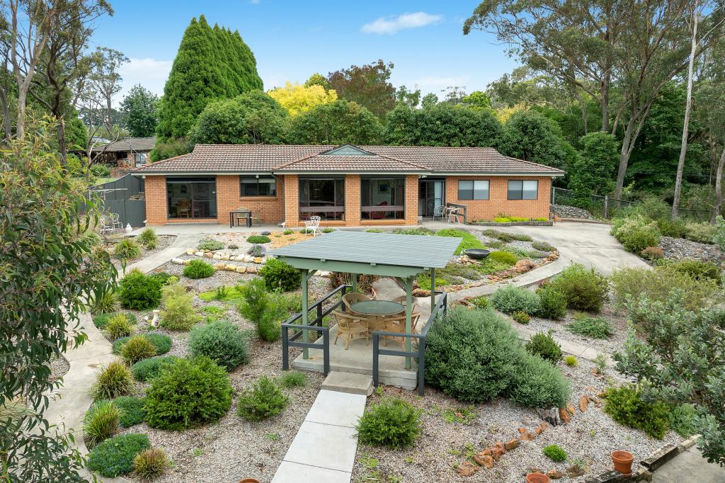 43 Claines Cres, Wentworth Falls, NSW 2782