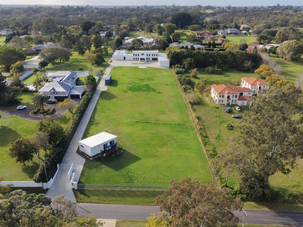 39 PRIESTLEY RD, BRIDGEMAN DOWNS, QLD 4035