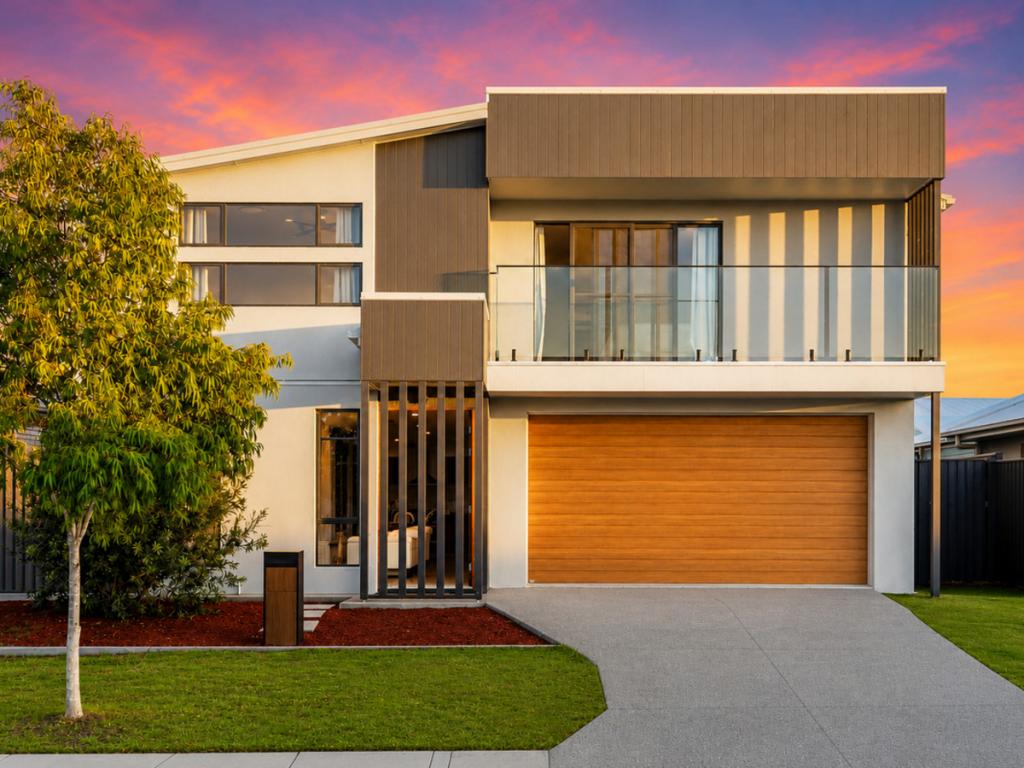 11 Valley Cres, Palmview, QLD 4553