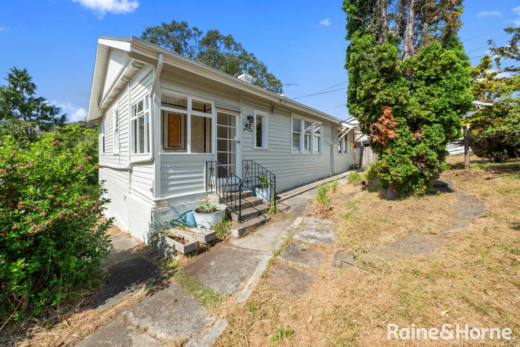 42 Alexander St, Sandy Bay, TAS 7005