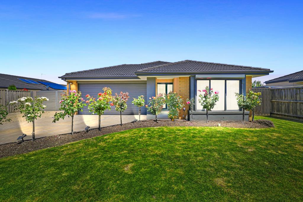 17 Greenfields Bvd, Romsey, VIC 3434