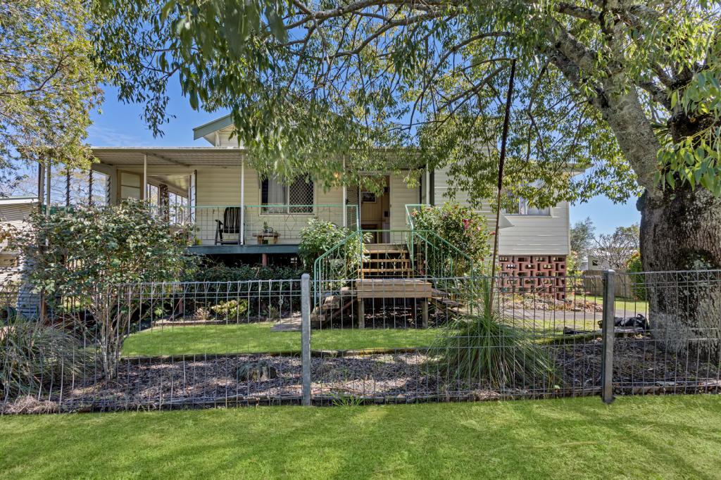 26 WAKEFIELD ST, WOOMBYE, QLD 4559
