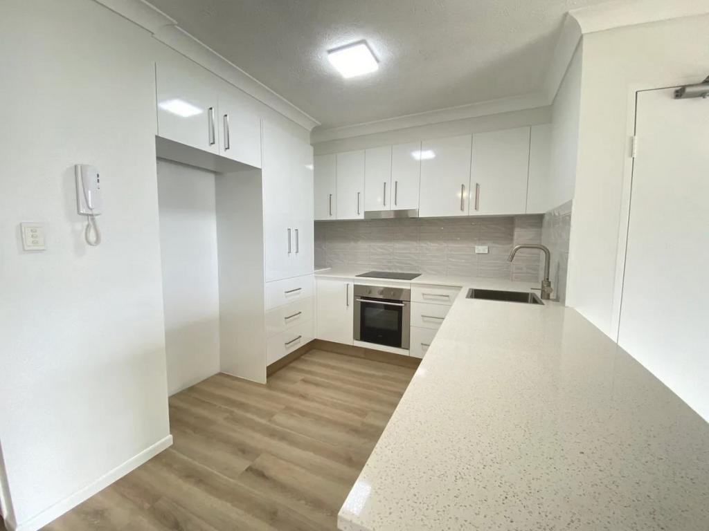 8/2 Brake St, Burleigh Heads, QLD 4220