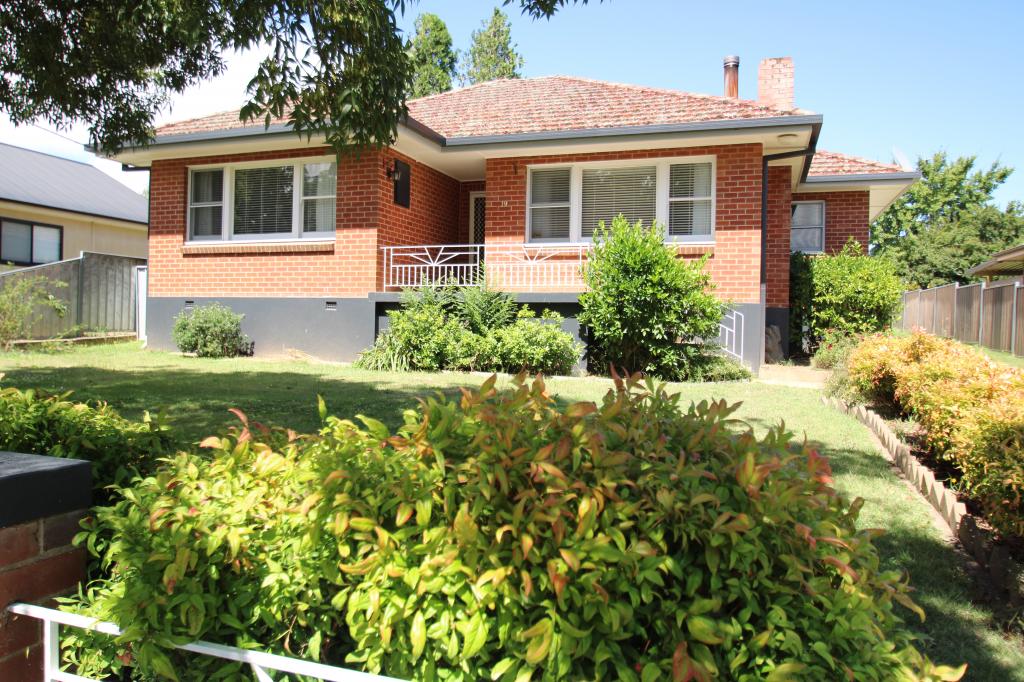 19 Burrendong Way, Orange, NSW 2800
