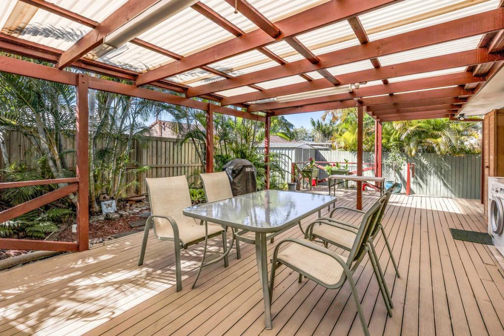 1/6 Robin Joy Cl, Labrador, QLD 4215