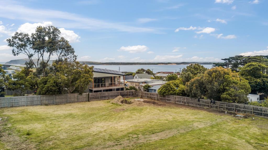 9 Mccarthy St, San Remo, VIC 3925