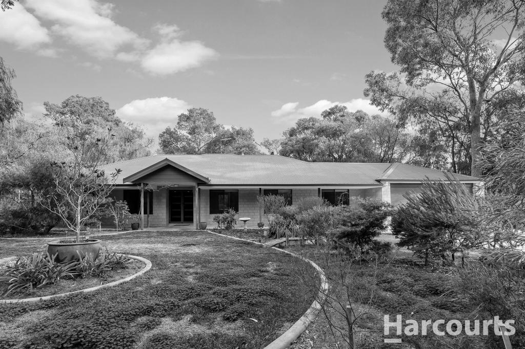 4 Crescent Dr, Bouvard, WA 6211