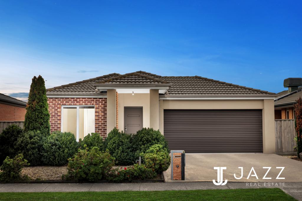 8 PANGANA DR, POINT COOK, VIC 3030