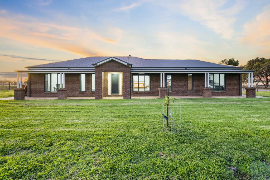 1409 LARISSA RD, YARROWEYAH, VIC 3644