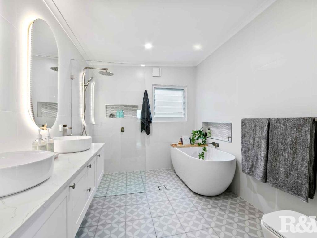 208 Veron Rd, Umina Beach, NSW 2257