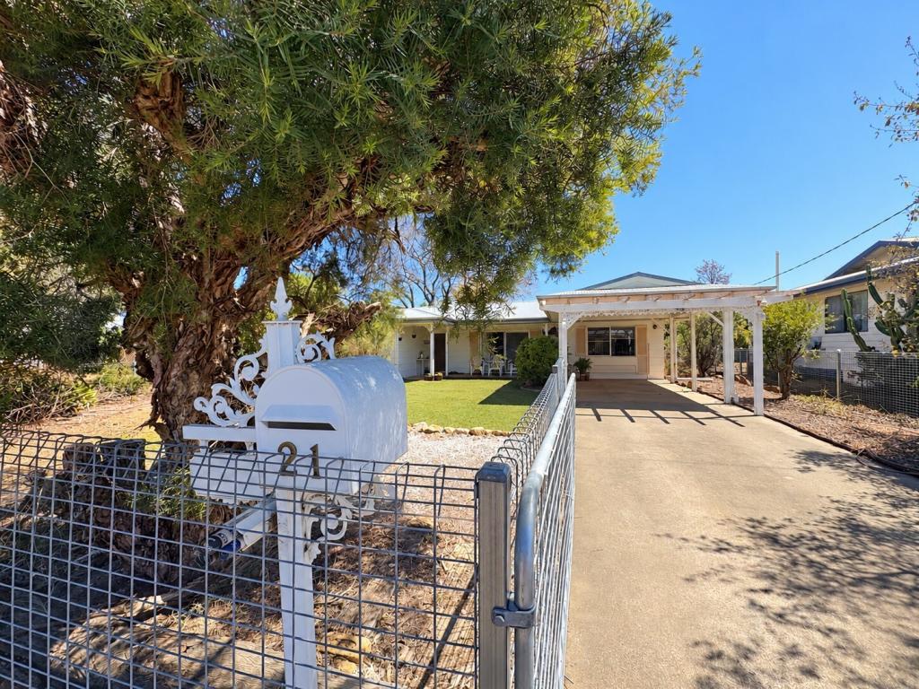 21 EAGLE ST, DALBY, QLD 4405