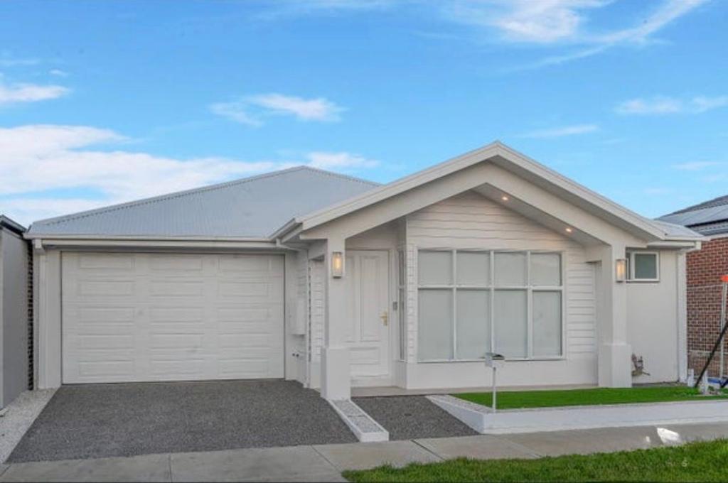 4 Kooyongkoot Dr, Mickleham, VIC 3064