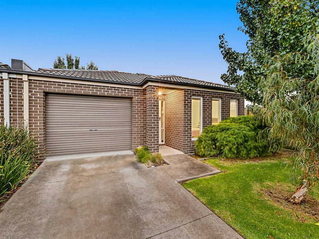 11 Bibury St, Cranbourne North, VIC 3977