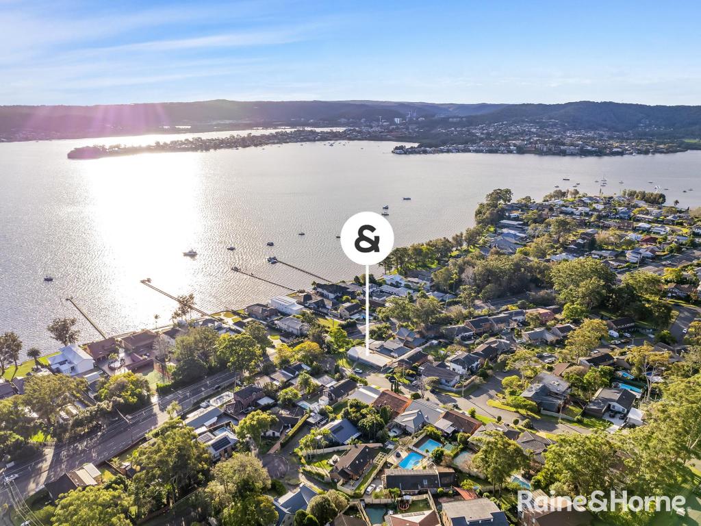 1 Greenslope Dr, Green Point, NSW 2251