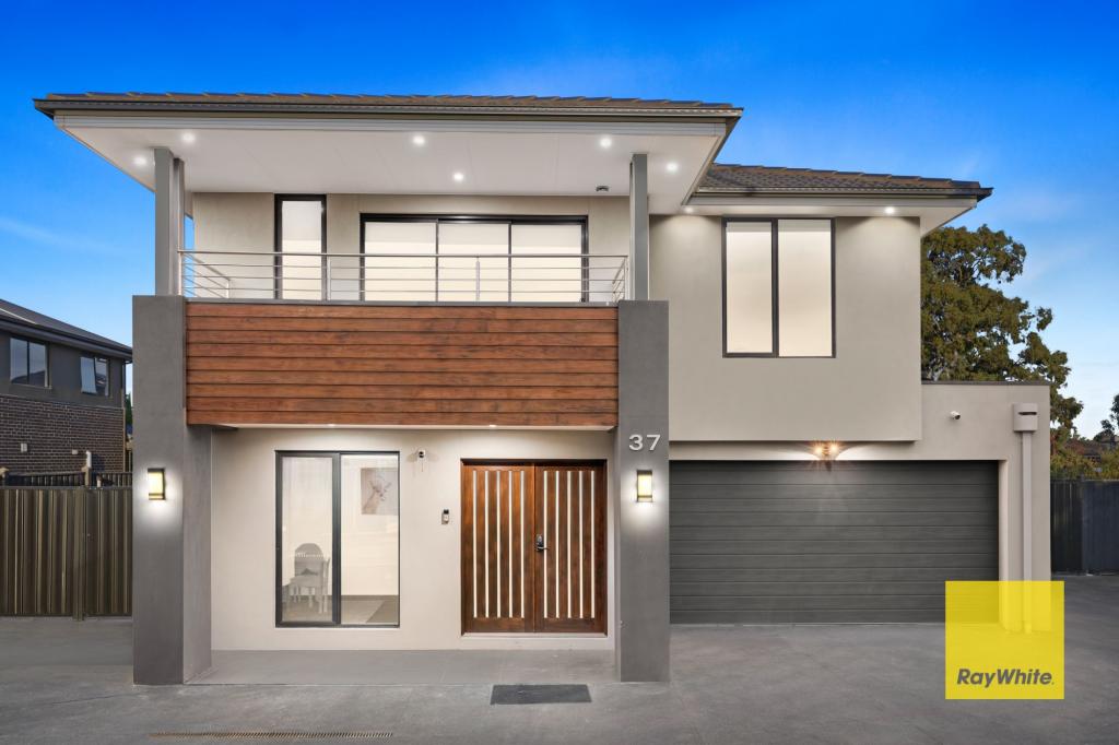37 Harfield Ave, Mickleham, VIC 3064
