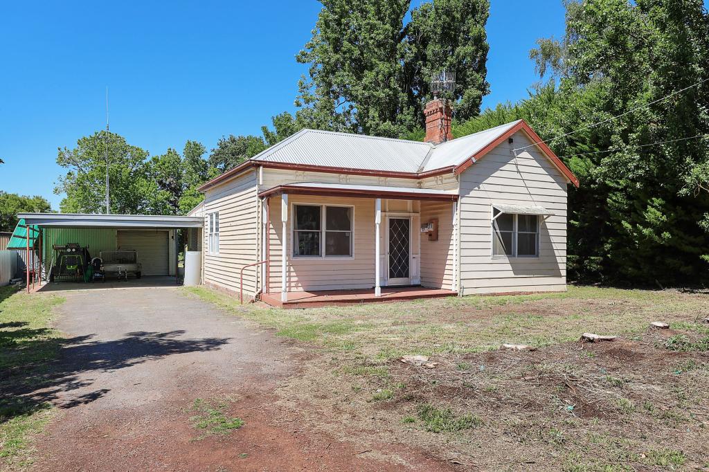 29 Parrott St, Cobden, VIC 3266