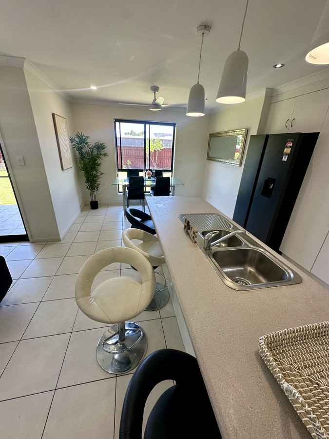 4 Chanelle Ct, Glenella, QLD 4740