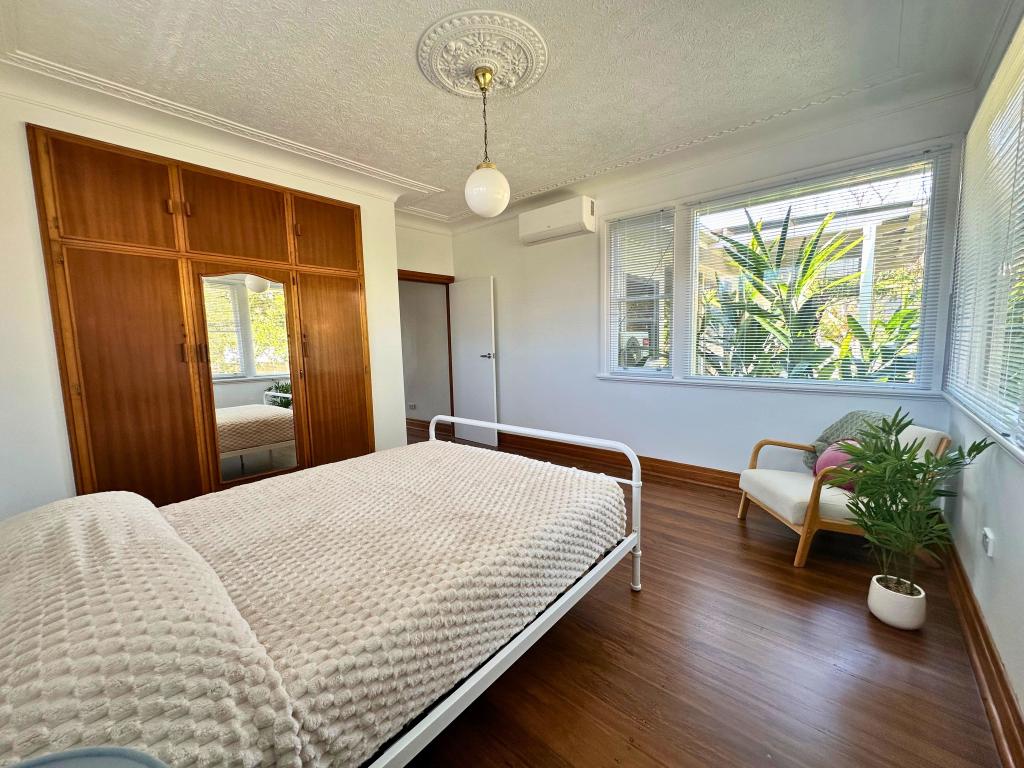 36 HEEB ST, BUNDALL, QLD 4217