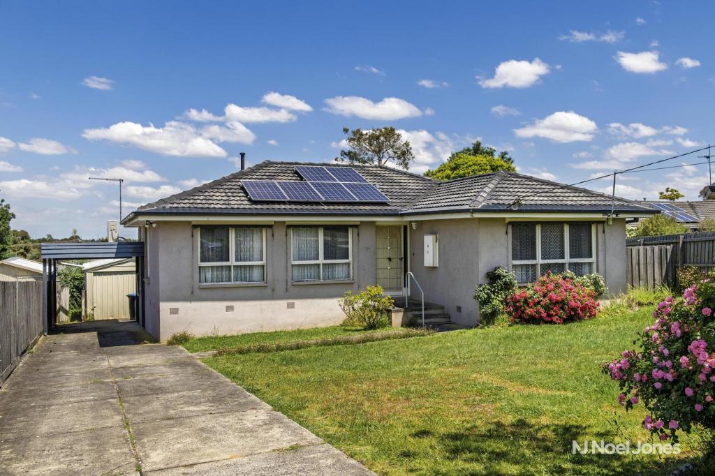 11 COMRIE CT, BAYSWATER, VIC 3153
