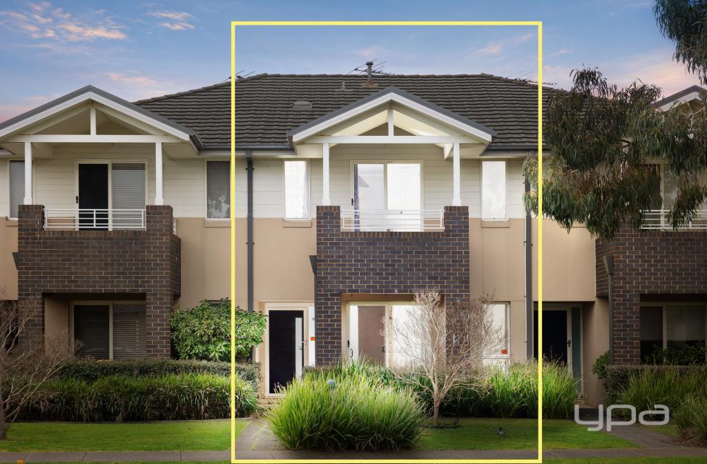 32 YURUGA BVD, POINT COOK, VIC 3030