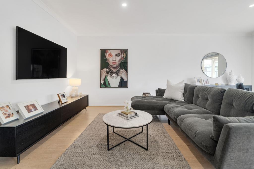 15 PENFOLD ST, CRAIGIEBURN, VIC 3064