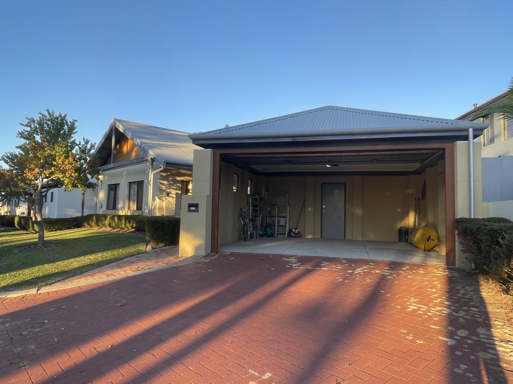 1/3 Piccolo Pl, Halls Head, WA 6210