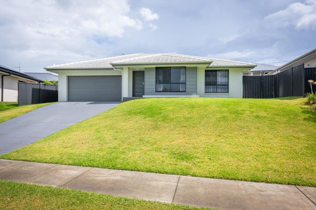 5 Burleigh Cres, Woolgoolga, NSW 2456