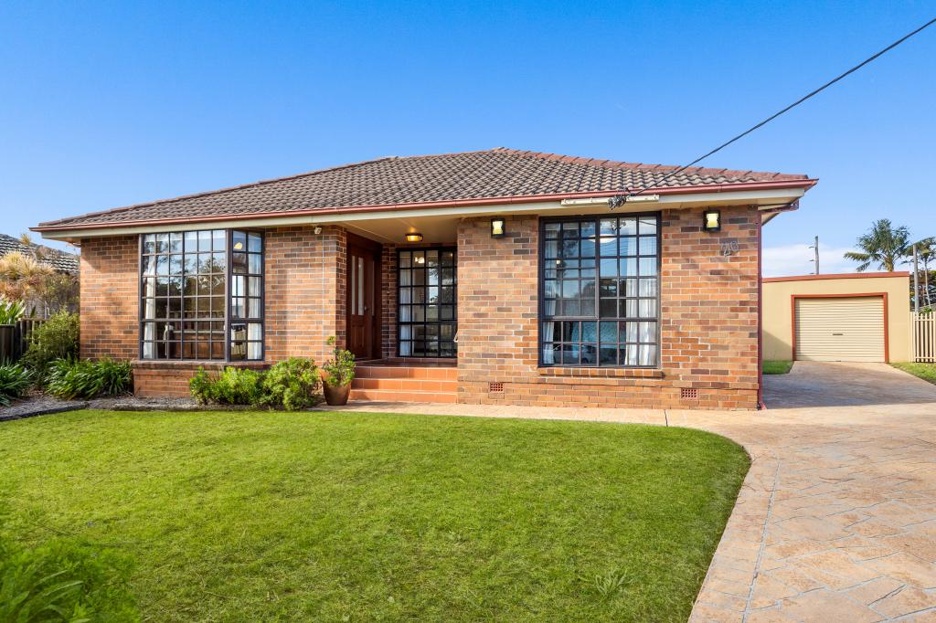 20 Andrew Cres, Mount Warrigal, NSW 2528