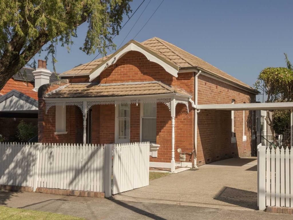 133 Duntroon St, Hurlstone Park, NSW 2193