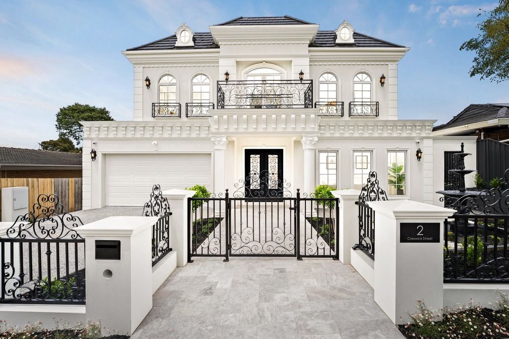 2 CRESWICK ST, GLEN WAVERLEY, VIC 3150