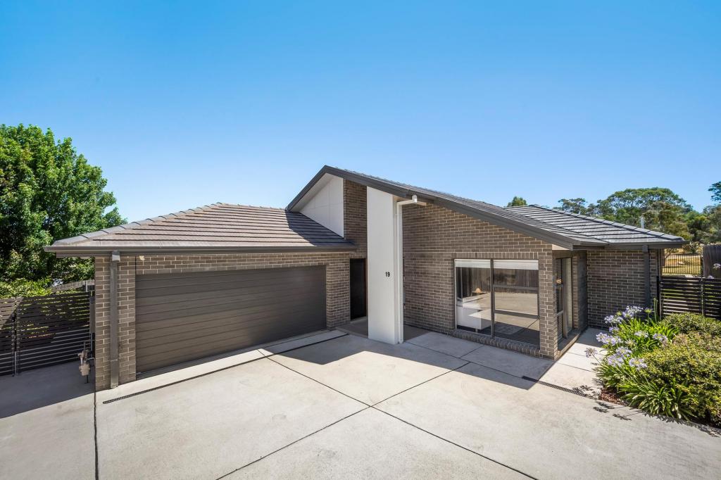 19 Lucy Beeton Cres, Bonner, ACT 2914