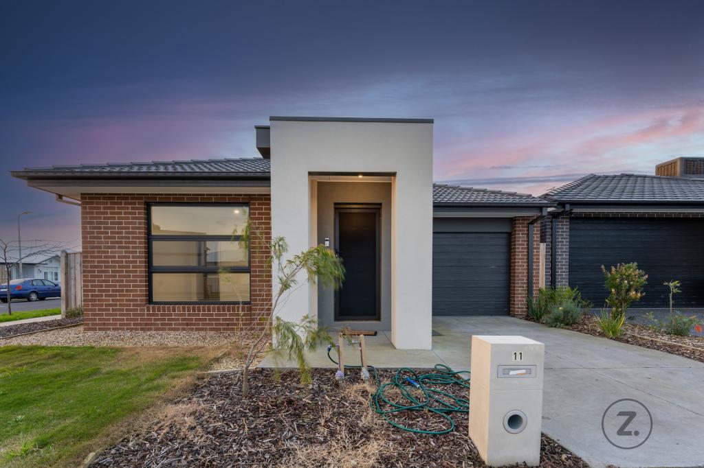 11 Hendrix St, Cranbourne East, VIC 3977