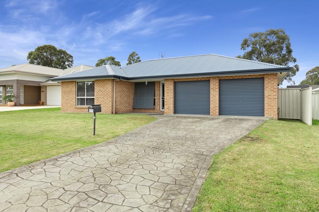 11 Denbigh Pl, South Nowra, NSW 2541