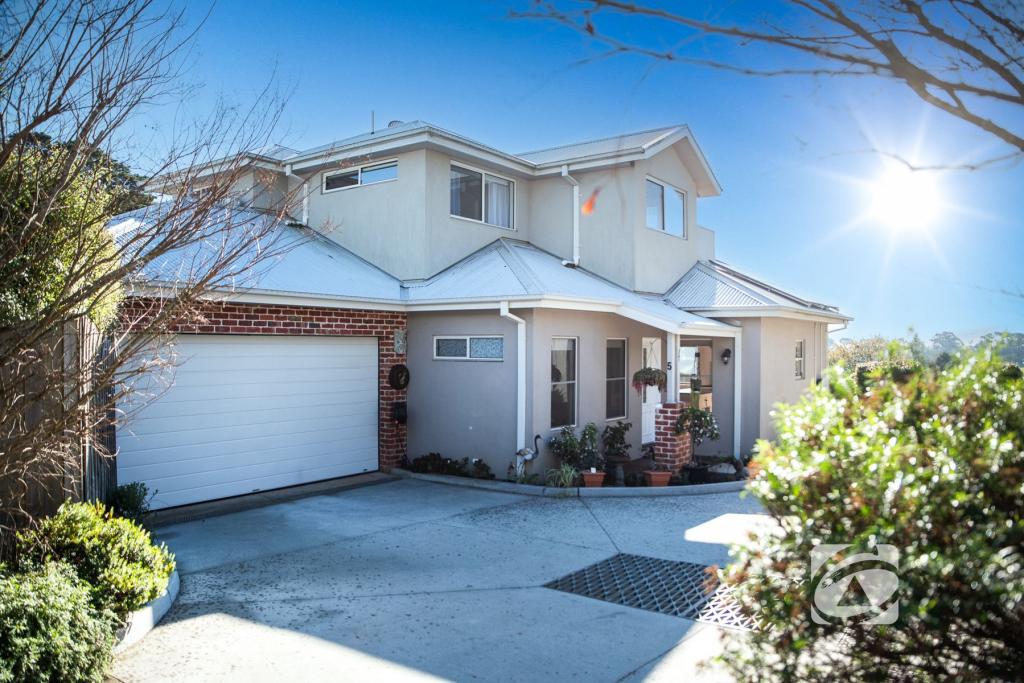 5 Eloura Pl, Gembrook, VIC 3783