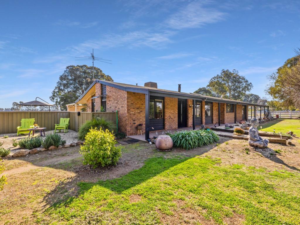 29 CEMETERY RD, COROWA, NSW 2646