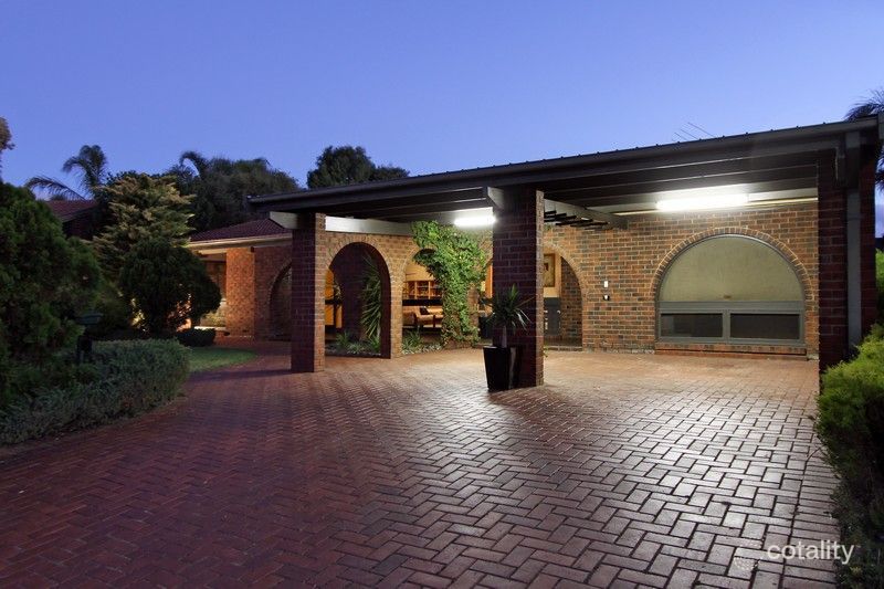 8 Oakmount Ct, West Lakes, SA 5021