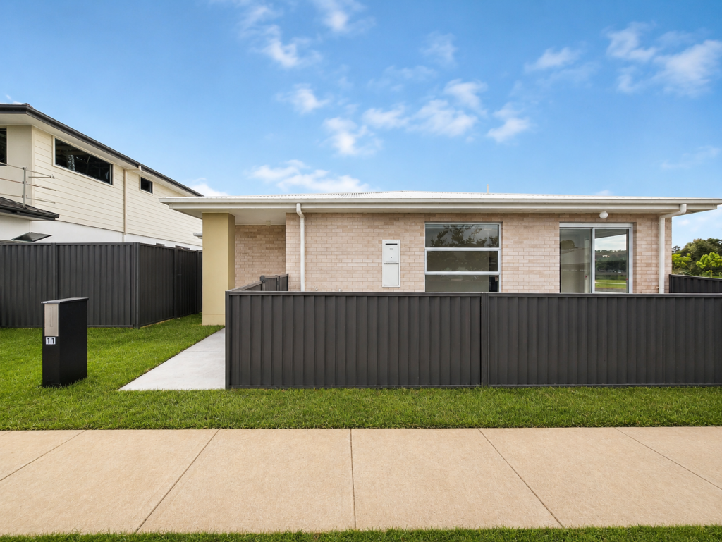 11 Laguna St, Spring Farm, NSW 2570