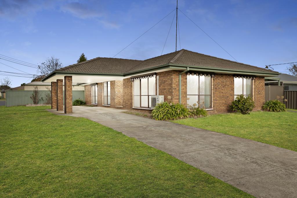 27 Greenhalghs Rd, Delacombe, VIC 3356