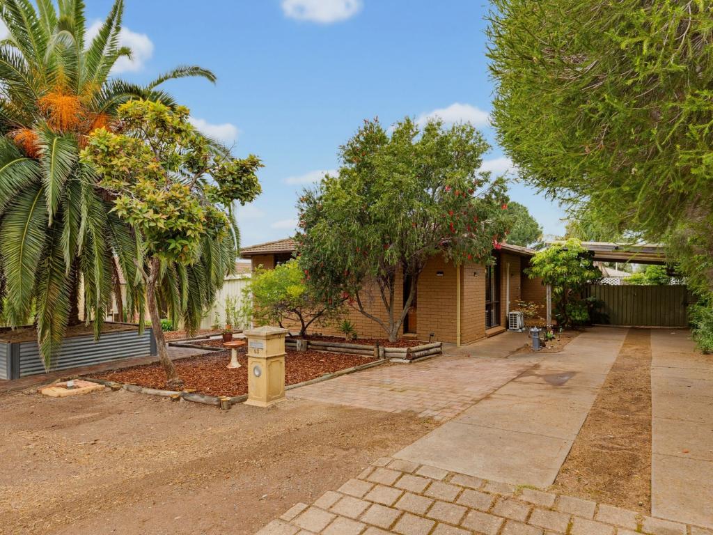 63 Glenhelen Rd, Morphett Vale, SA 5162