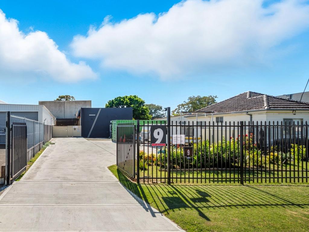 9 Louise Ave, Ingleburn, NSW 2565