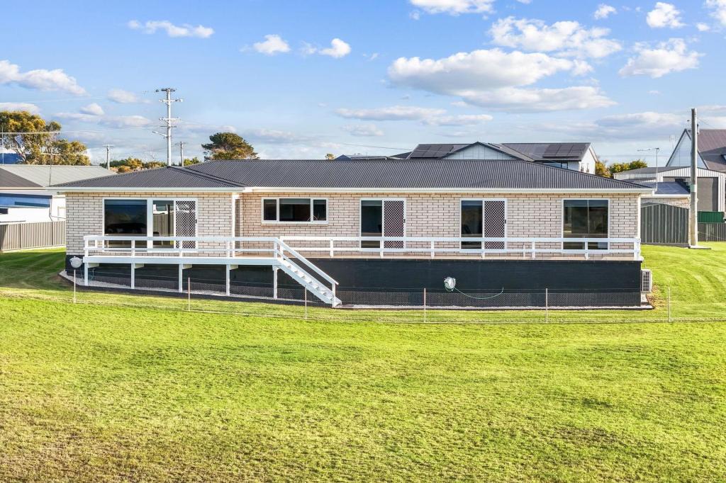 11 Carins Cl, Tomahawk, TAS 7262