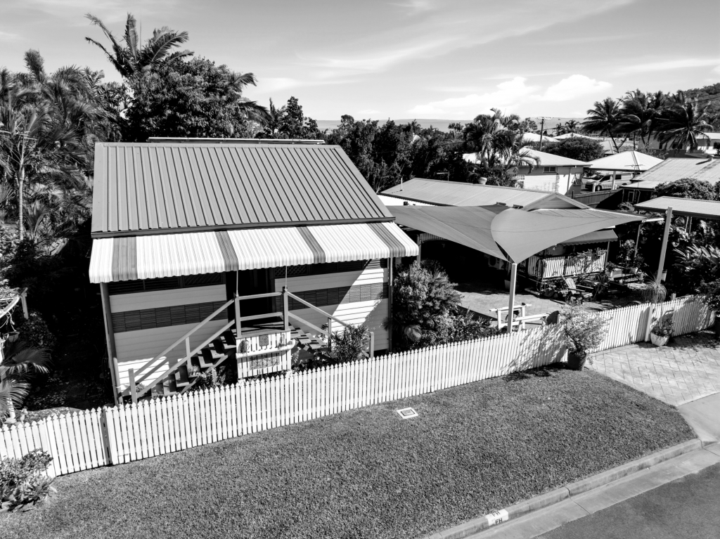 10 Castling St, West End, QLD 4810