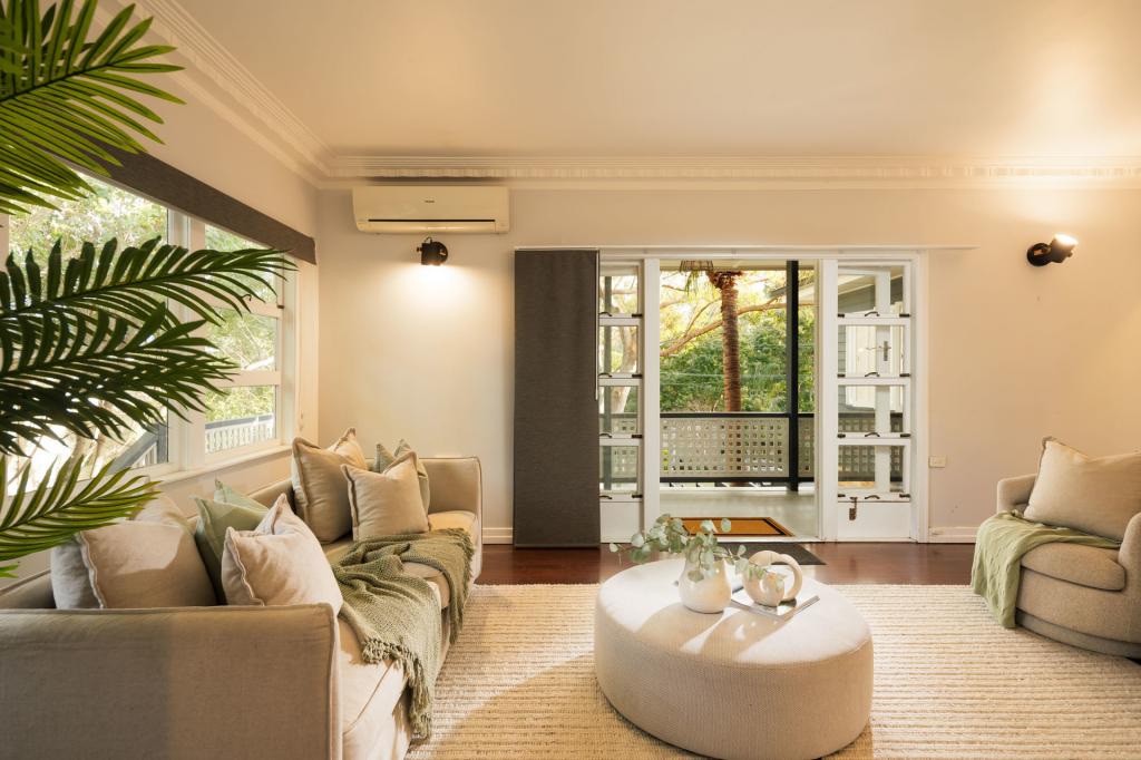 11 Quentin St, Chapel Hill, QLD 4069