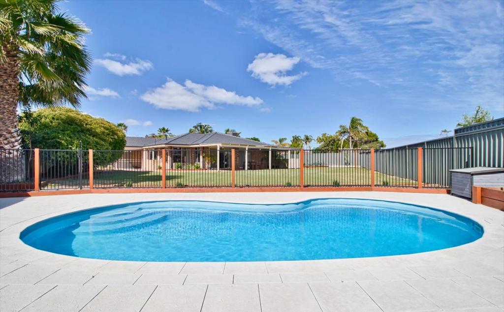 10 Brae Ct, Cooloongup, WA 6168